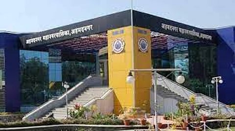 Councilor Balasaheb Borate has alleged that unplanned management of Ahmednagar Municipal Corporation is responsible