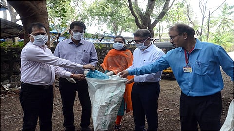 प्लास्टिकविराेधात जाेरदार माेहिम सुरू आहे.