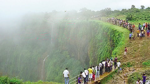 घुसमटलेली आंबोली