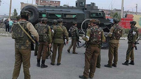 पुलवामा येथे पुन्हा चकमक; आता...