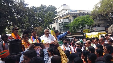 AAP File Complaint Against Girish Bapat, Yogesh Gogawale for violation of Code of Conduct in Maharashtra Vidhansabha 2019