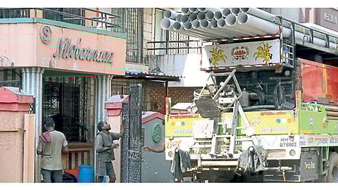 पिंपरी - एक दिवसाआड पाणीपुरवठा सुरू झाल्यावर गैरसोय नको, म्हणून शहरातील सोसायट्यांनी बोअरवेल घेण्यास सुरुवात केली आहे.