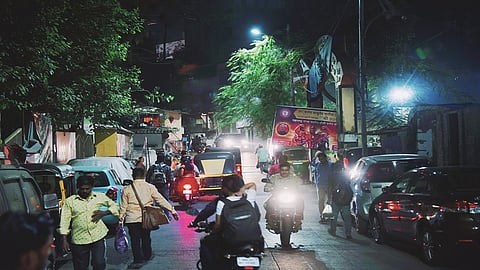 ठाणे : बाजारपेठ स्मशानभूमी ते रेल्वे स्थानक रस्ता (छायाचित्र : दीपक कुरकुंडे)