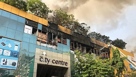 सिटी सेंटर मॉल आगः 22 लाख लीटर पाण्याने विझली आग