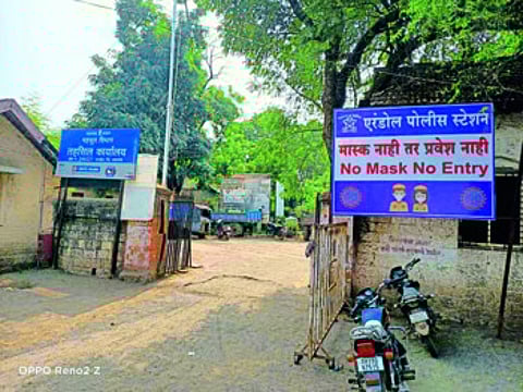 पोलिस ठाण्यात ‘नो मास्क नो एन्ट्री’ !