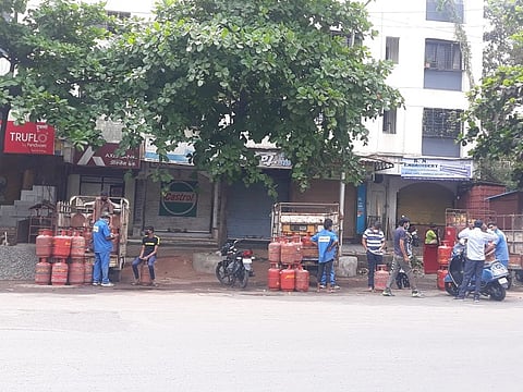 FIR lodged against illegal sales of gas cylinders