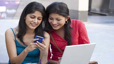 मोदी सरकार आणणार #WhatsApp पेक्षा सुरक्षित मेसेजिंग App, हे आहे नाव..