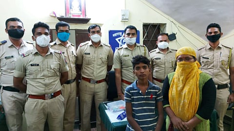 कोथरुड - पोलिसांनी केलेल्या प्रयत्नामुळे रागावून गेलेला मुलगा परत मिळाल्याचे समाधान आईला मिळाले.