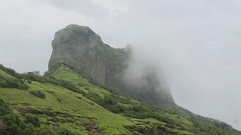 किल्ले भ्रमंती - हरिहर किल्ला