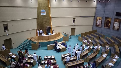 समाजाशी काडीचा संबंध नाही...चालले मोठेपणा मिरवायला! 'ते' संतापले...