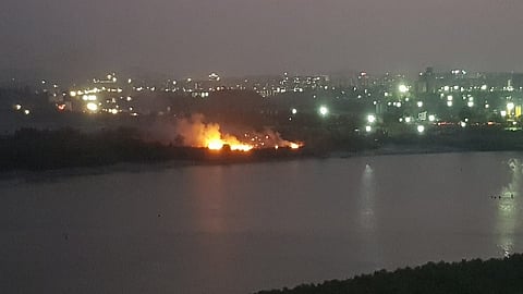 बेलापूर खाडीकिनारील आगीतून संशयाचा धूर