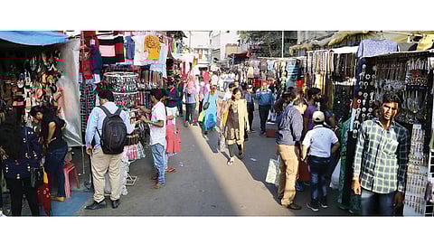 In pune women Are doing Shopping at Tulsi Baug again