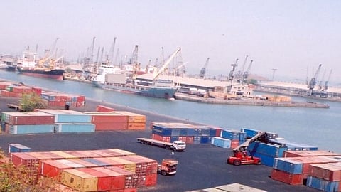 उरणमध्ये आढळले २ कोरोना पॉझिटिव्ह; JNPT मध्ये भीतीचं वातावरण....