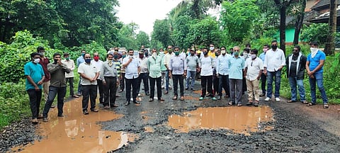road issue agitation in kudal sindhudurg district