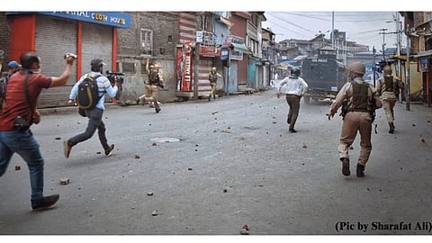 Photo Journalism in kashmir one photo speaks a thousand words