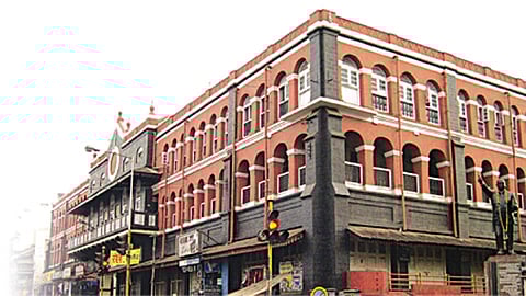 पहारेकरी लिमकरकडे डिजिटल सिग्नेचर