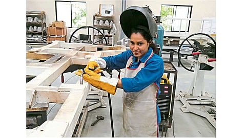 कोमल चुनारकर