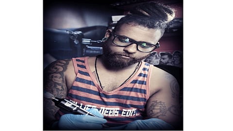 क्रेझी किया रे... "हा" टॅटू आर्टिस्ट ठरतोय युवकांत "हिट"