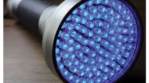 यूव्ही- सी झोत प्रक्षेपित करणारे एलईडी उपकरण.