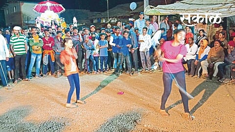 जय शिवराय! सुर्वेंची तिसरी पिढी जपतेय मर्दानी खेळांची परंपरा