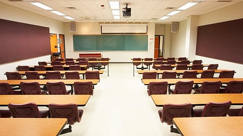 शैक्षणिक संस्थाचालक म्हणतायेत, 'खर्च भागवायचा तरी कसा?'