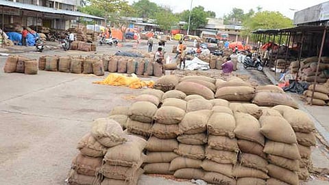 माण बाजार समितीचा "कारभारी' कोण?