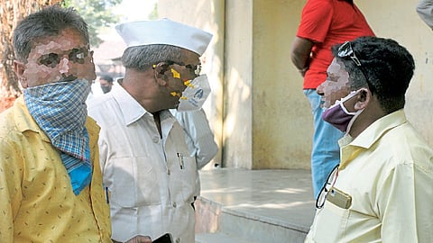 बेजाबदार सातारकर; मास्क हनुवटीवर अन् पिचकारी रस्त्यावर!