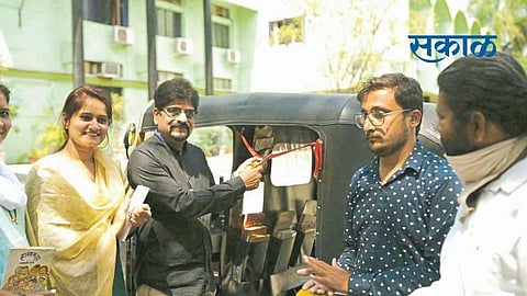 Mobile Library In Auto Rickshaw at pune named as kusumagraj