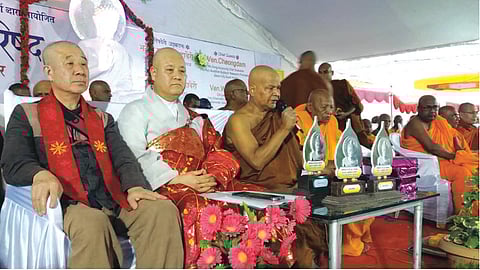धम्म परिषदेत बोलताना भदंत वोनेयुंग.