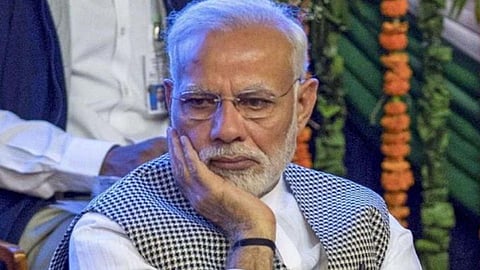 "मोदींनी लॉकडाउन करताना कुणाच्या खात्यात पैसे जमा केले होते का?"