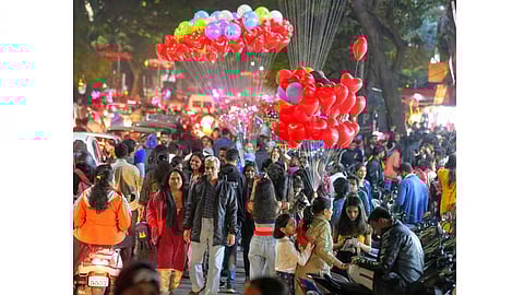 New Year welcome with fireworks at twelve beats in Pune