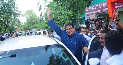 नितीन गडकरीं