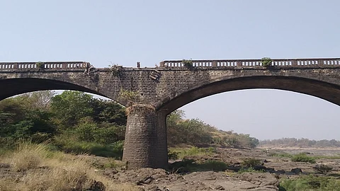 किन्हवली : जीर्ण झालेला काळू नदी पूल