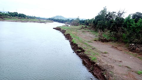 कृष्णा-कोयना नदीकाठ तुटल्याने बाप्पांचे विसर्जन कोठे करायचे ?