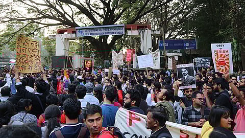 JNU Attack : 'जेएनयू' हल्ल्याविरोधात पुण्यात हजारो विद्यार्थी रस्त्यावर