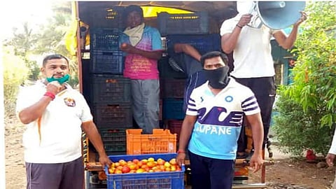 शेतकऱ्याचा दिलदारपणा दोन टन टोमॅटो मोफत दिले