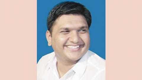 Minister Tanpure visited the staff of the University of Agriculture