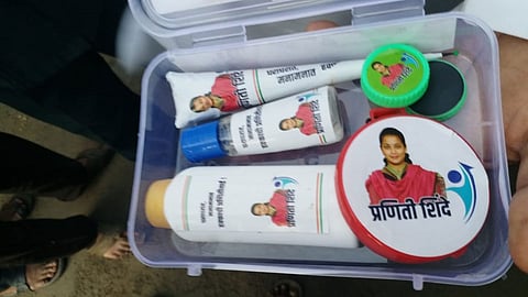 Vidhan Sabha 2019 : प्रणिती शिंदे यांच्याकडून आचारसंहिता भंग? (व्हिडिओ)