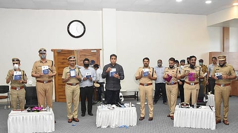 Pune_Police_Home_Minister