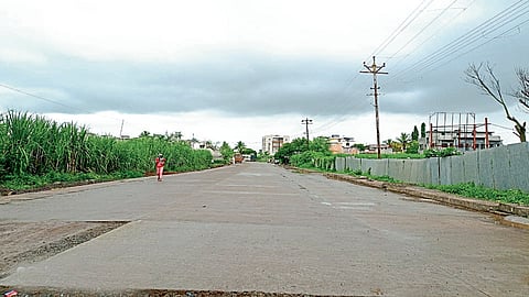 कऱ्हाडात राज्यमार्गाचे काम युद्धपातळीवर सुरू; नागरिकांतून समाधान