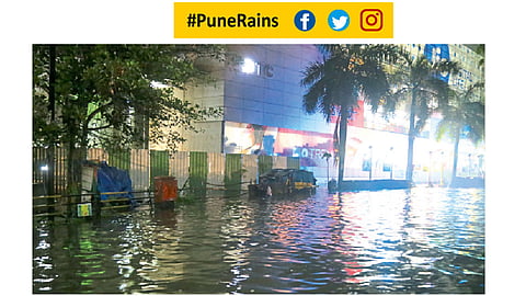 एरंडवणे गावठाण - अचानक झालेल्या मुसळधार पावसामुळे या रस्त्याला तलावाचे स्वरूप आले होते.