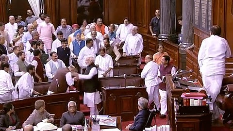 मोदी शहांचे "मिशन काश्मीर' राज्यसभेत यशस्वी; 125 विरुध्द 61 मतांनी विधेयक मंजूर