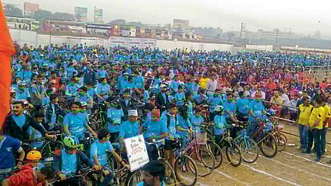 भोसरी - येथील सर्व्हे क्रमांक एकमधील मैदानात इंद्रायणी नदी स्वच्छतेसाठी काढण्यात आलेल्या रिव्हर सायक्लोथॉनला नागरिकांचा उत्स्फूर्त प्रतिसाद मिळाला.