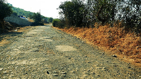 रस्त्यासाठी मंजूर निधी ठेकेदारामुळे परत; चवणेश्वरकरांवर नामुष्की