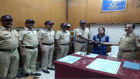 मुंबईत हरवलेला मोबाईल थेट १७ महिन्यांनंतर सापडला कर्नाटकमध्ये