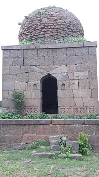 SHAHAJI SHINDE SAMADHI.jpg