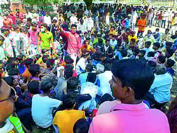 सारंगखेड्यातील मुलीच्या हत्येप्रकरणी तीव्र पडसाद, मोर्चेकऱ्यांना पीडित कुटुंबाने विनंती केल्यावर आंदोलन मागे