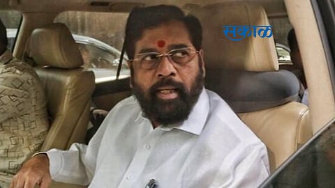 Eknath Shinde calmed down the besieging farmers political news