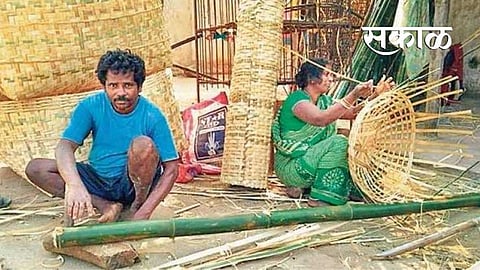Bamboo workers not getting bamboos from forest department in Wardha
