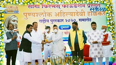 Akola News Gadge Baba Dashasutri Murtijapur prashant deshmukh awarded Raj Bhavan!